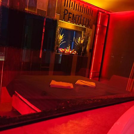 Smart Luxury Penthouse Suites - Private Sauna, Hot-Tub, Home Cinema At The Best Location In 斯科普里 外观 照片