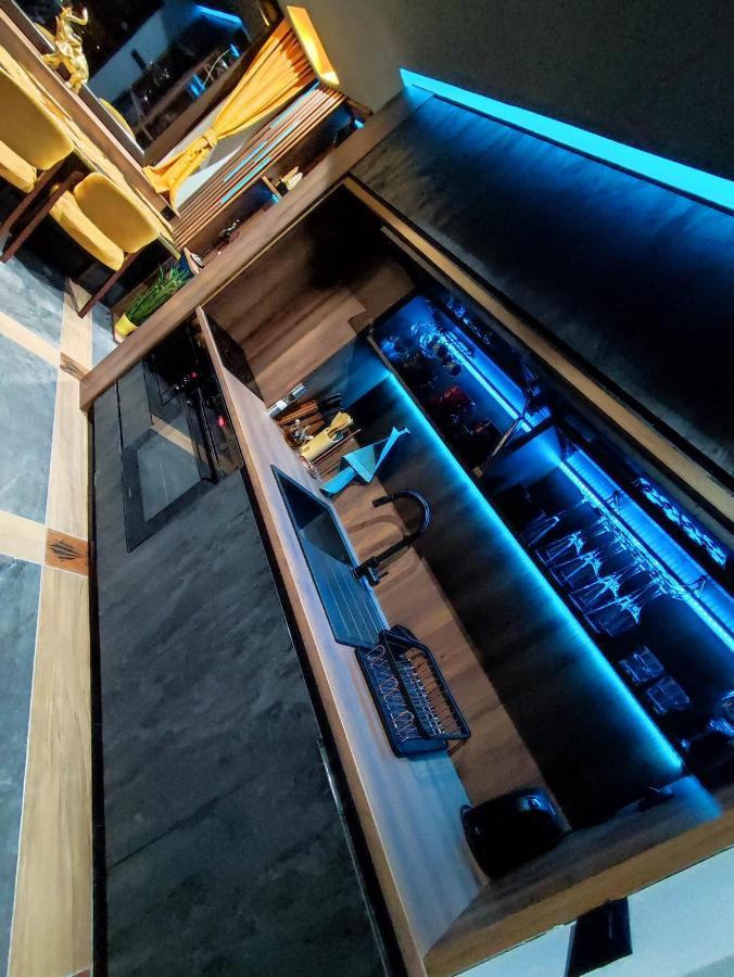 Smart Luxury Penthouse Suites - Private Sauna, Hot-Tub, Home Cinema At The Best Location In 斯科普里 外观 照片