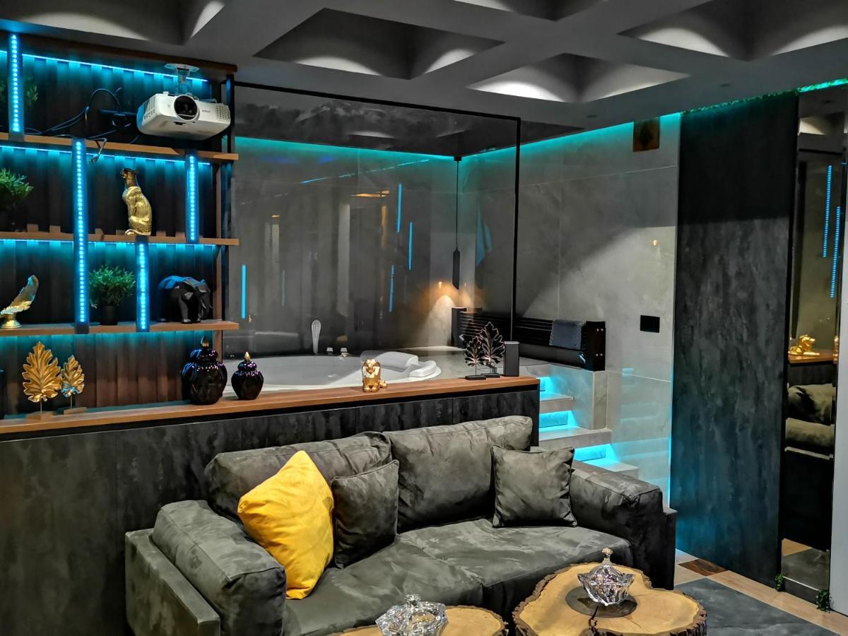 Smart Luxury Penthouse Suites - Private Sauna, Hot-Tub, Home Cinema At The Best Location In 斯科普里 外观 照片