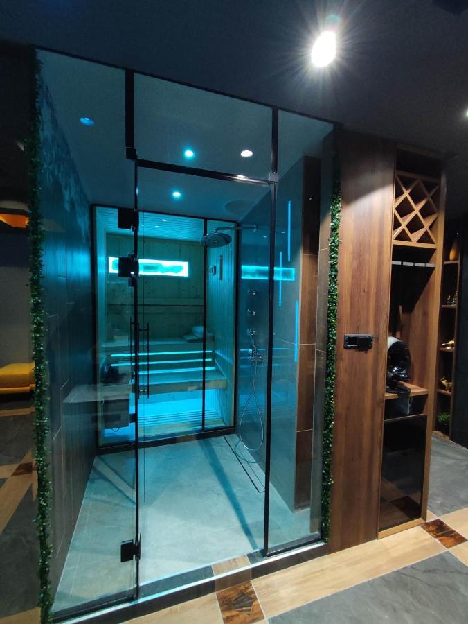 Smart Luxury Penthouse Suites - Private Sauna, Hot-Tub, Home Cinema At The Best Location In 斯科普里 外观 照片