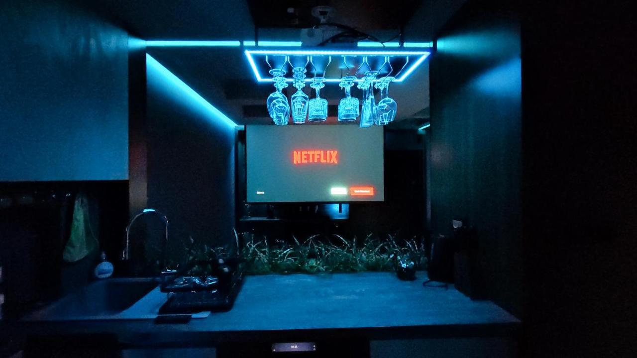 Smart Luxury Penthouse Suites - Private Sauna, Hot-Tub, Home Cinema At The Best Location In 斯科普里 外观 照片