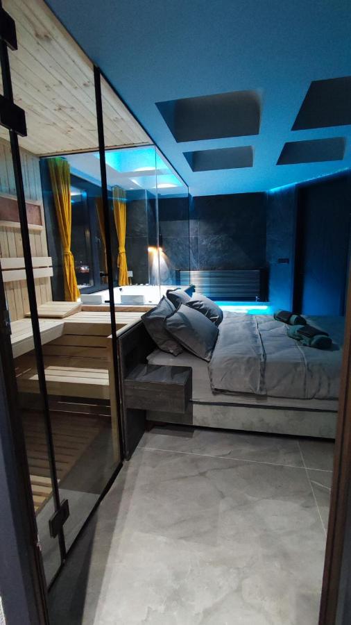 Smart Luxury Penthouse Suites - Private Sauna, Hot-Tub, Home Cinema At The Best Location In 斯科普里 外观 照片