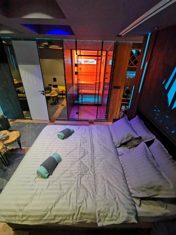 Smart Luxury Penthouse Suites - Private Sauna, Hot-Tub, Home Cinema At The Best Location In 斯科普里 外观 照片