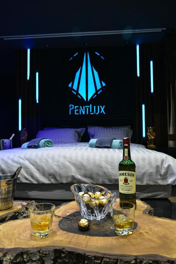 Smart Luxury Penthouse Suites - Private Sauna, Hot-Tub, Home Cinema At The Best Location In 斯科普里 外观 照片