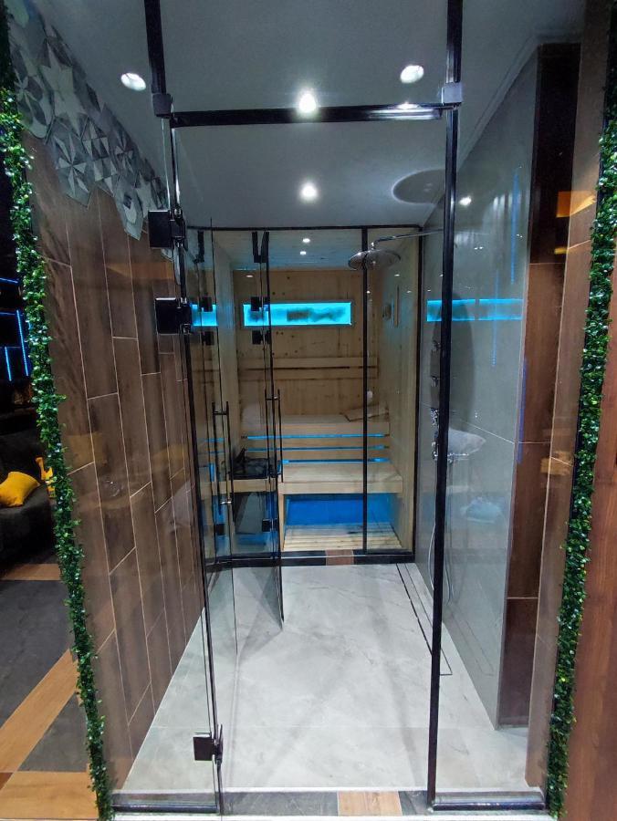 Smart Luxury Penthouse Suites - Private Sauna, Hot-Tub, Home Cinema At The Best Location In 斯科普里 外观 照片