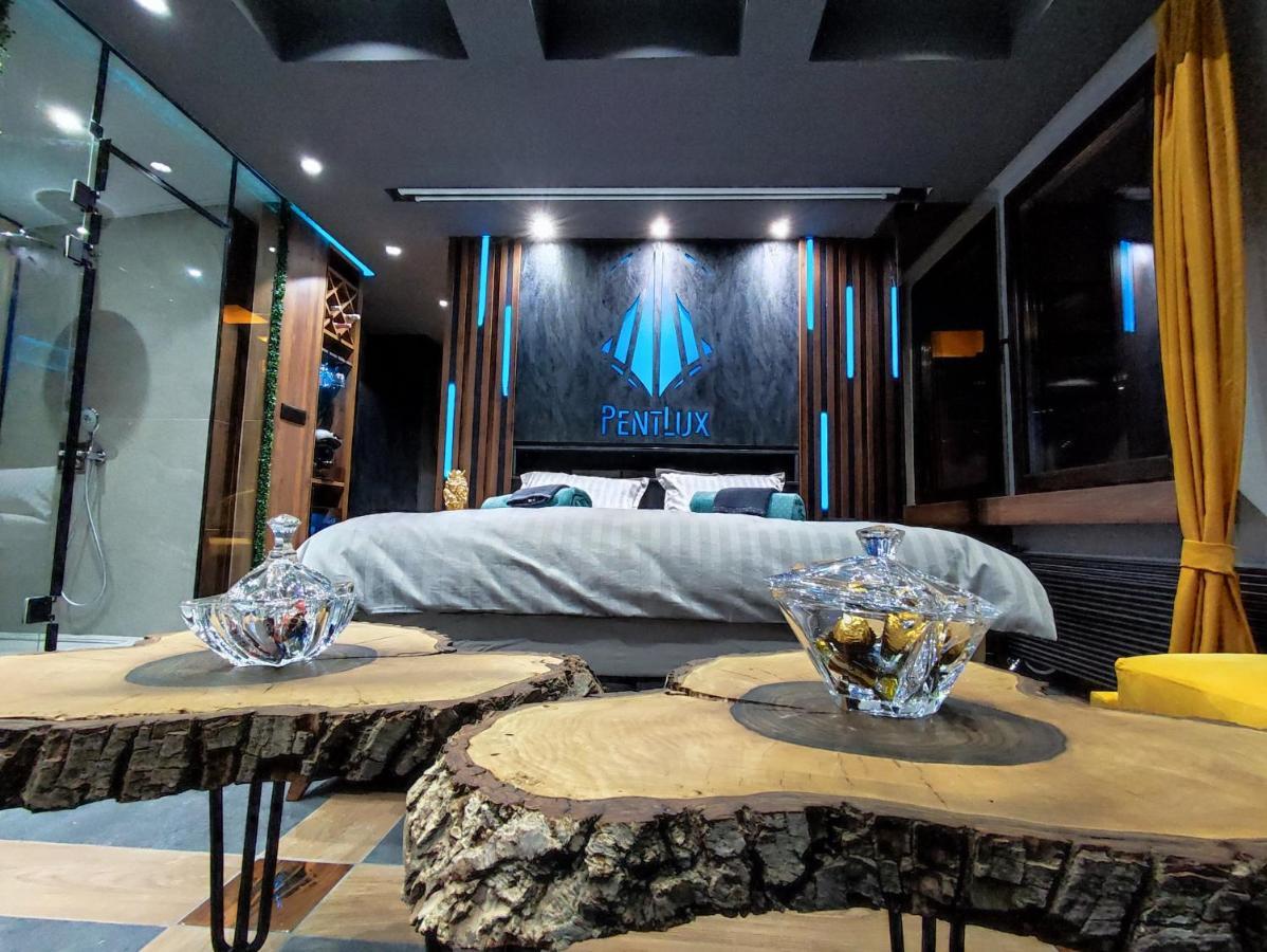 Smart Luxury Penthouse Suites - Private Sauna, Hot-Tub, Home Cinema At The Best Location In 斯科普里 外观 照片