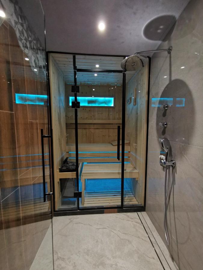 Smart Luxury Penthouse Suites - Private Sauna, Hot-Tub, Home Cinema At The Best Location In 斯科普里 外观 照片