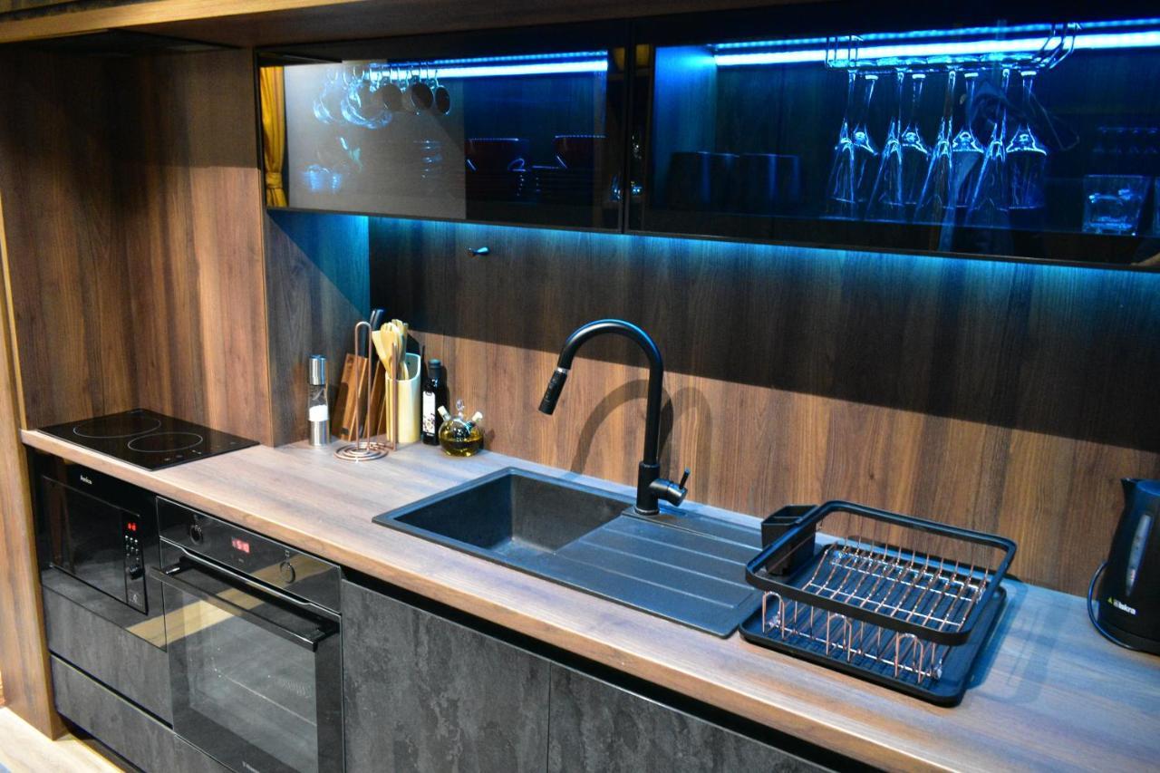 Smart Luxury Penthouse Suites - Private Sauna, Hot-Tub, Home Cinema At The Best Location In 斯科普里 外观 照片