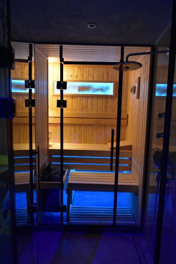 Smart Luxury Penthouse Suites - Private Sauna, Hot-Tub, Home Cinema At The Best Location In 斯科普里 外观 照片