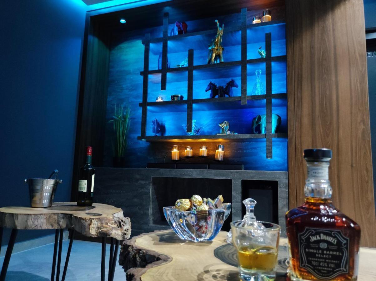 Smart Luxury Penthouse Suites - Private Sauna, Hot-Tub, Home Cinema At The Best Location In 斯科普里 外观 照片