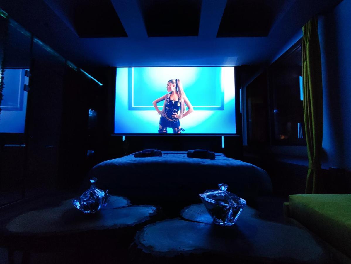 Smart Luxury Penthouse Suites - Private Sauna, Hot-Tub, Home Cinema At The Best Location In 斯科普里 外观 照片