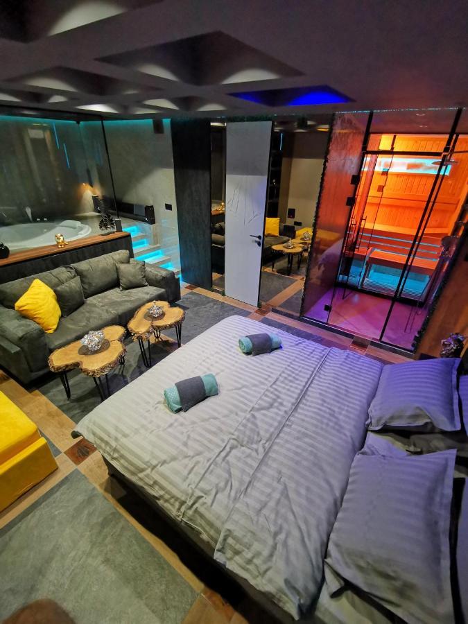 Smart Luxury Penthouse Suites - Private Sauna, Hot-Tub, Home Cinema At The Best Location In 斯科普里 外观 照片
