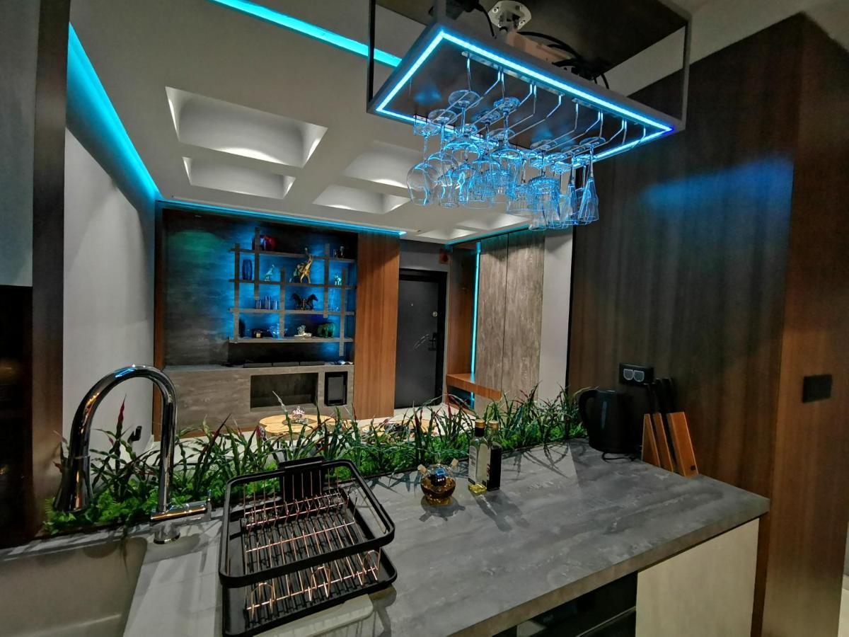 Smart Luxury Penthouse Suites - Private Sauna, Hot-Tub, Home Cinema At The Best Location In 斯科普里 外观 照片