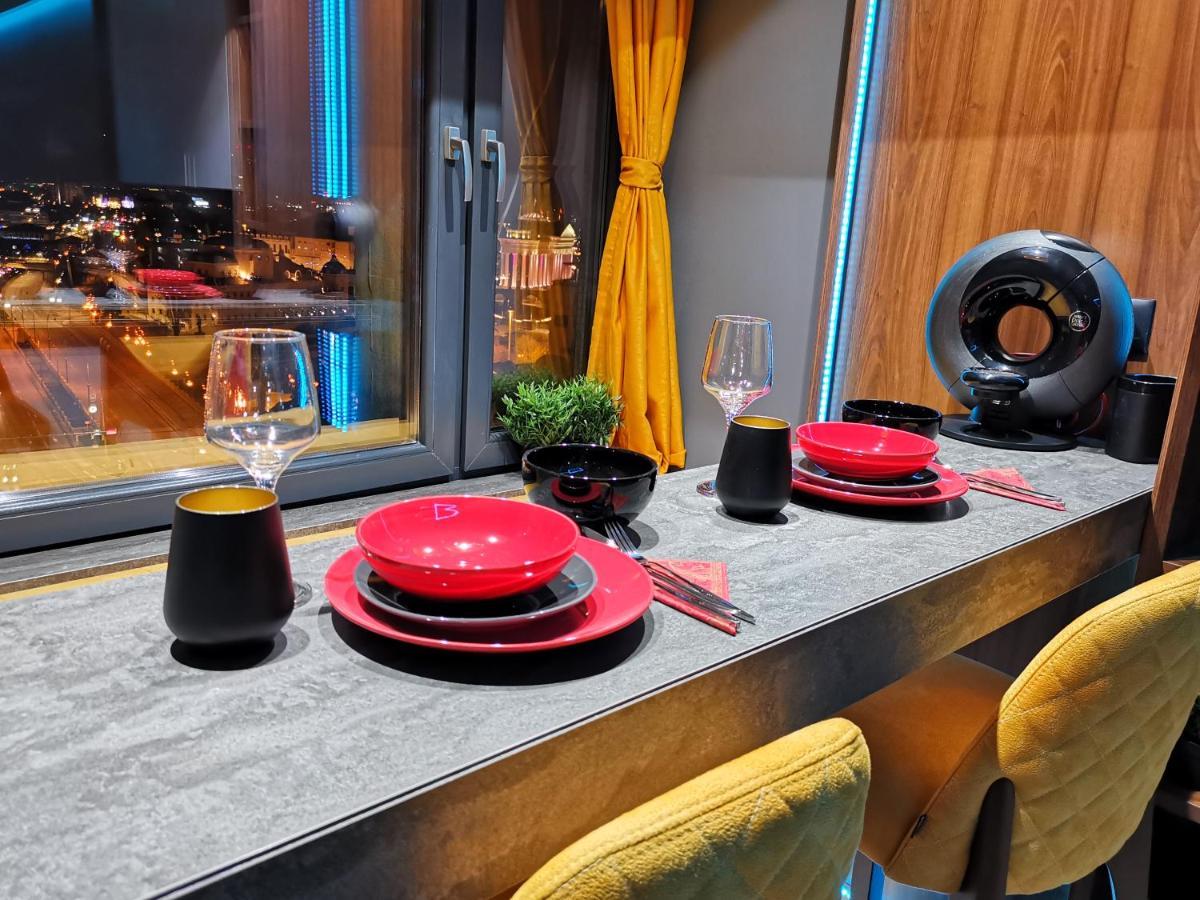 Smart Luxury Penthouse Suites - Private Sauna, Hot-Tub, Home Cinema At The Best Location In 斯科普里 外观 照片